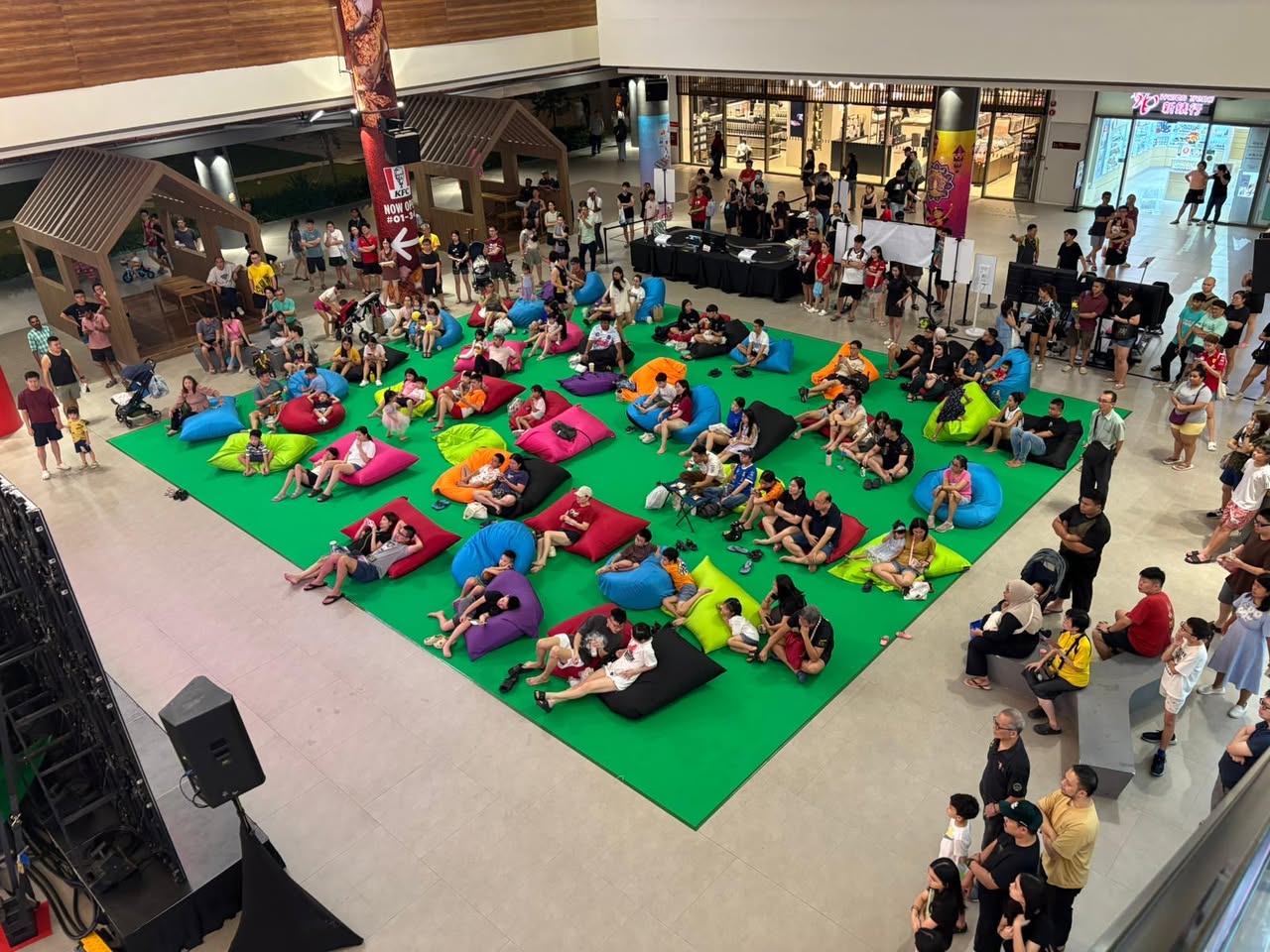 Thrilled attendees at the F1 event at Plantation Plaza.