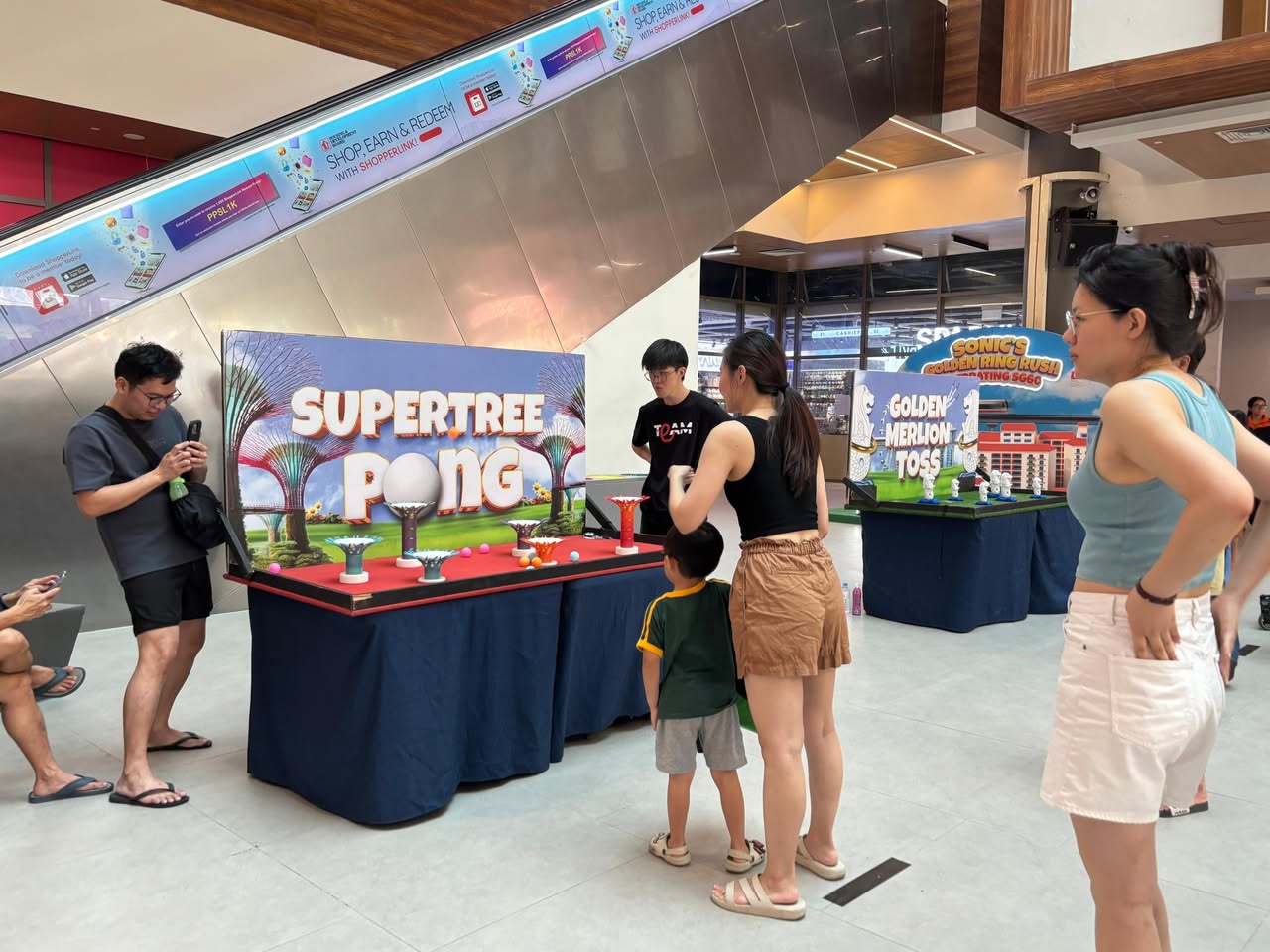 Scenes from Sonic's Golden Ring Rush event