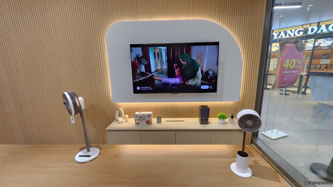 Mayer Home Showroom - Image 12