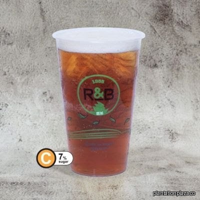 A clear plastic cup of R&B Tea with a 7% sugar label.