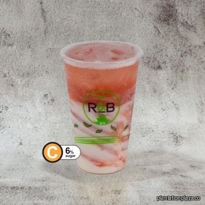 A layered R&B Tea drink in a clear cup with a 6% sugar label.