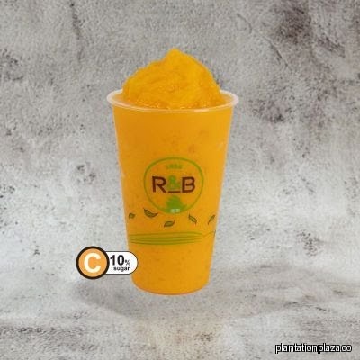 An R&B Tea mango-colored drink in a clear cup with a 10% sugar label.